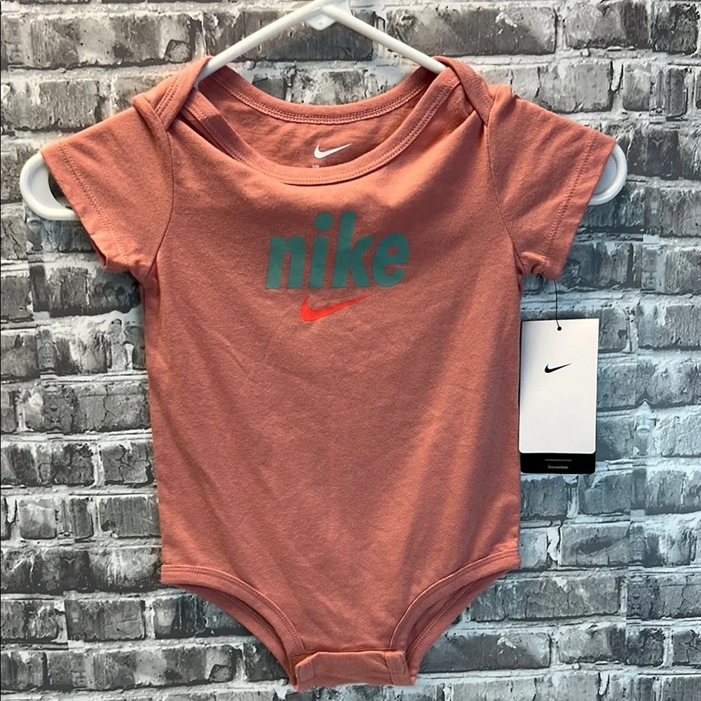 NWT baby‎ girls Nike onesie